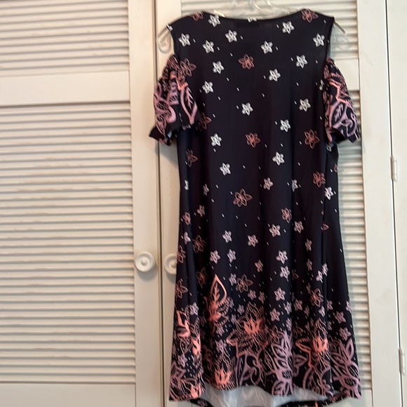 REBORN Short Sleeved Cold Shoulder Boho Tunic Top - Picture 4 of 10